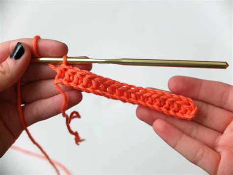 Learn how to work the half double crochet stitch with this easy tutorial!Get the full photo tutorial on the blog: https://fiberfluxblog.com/2013/09/how-to-ha...